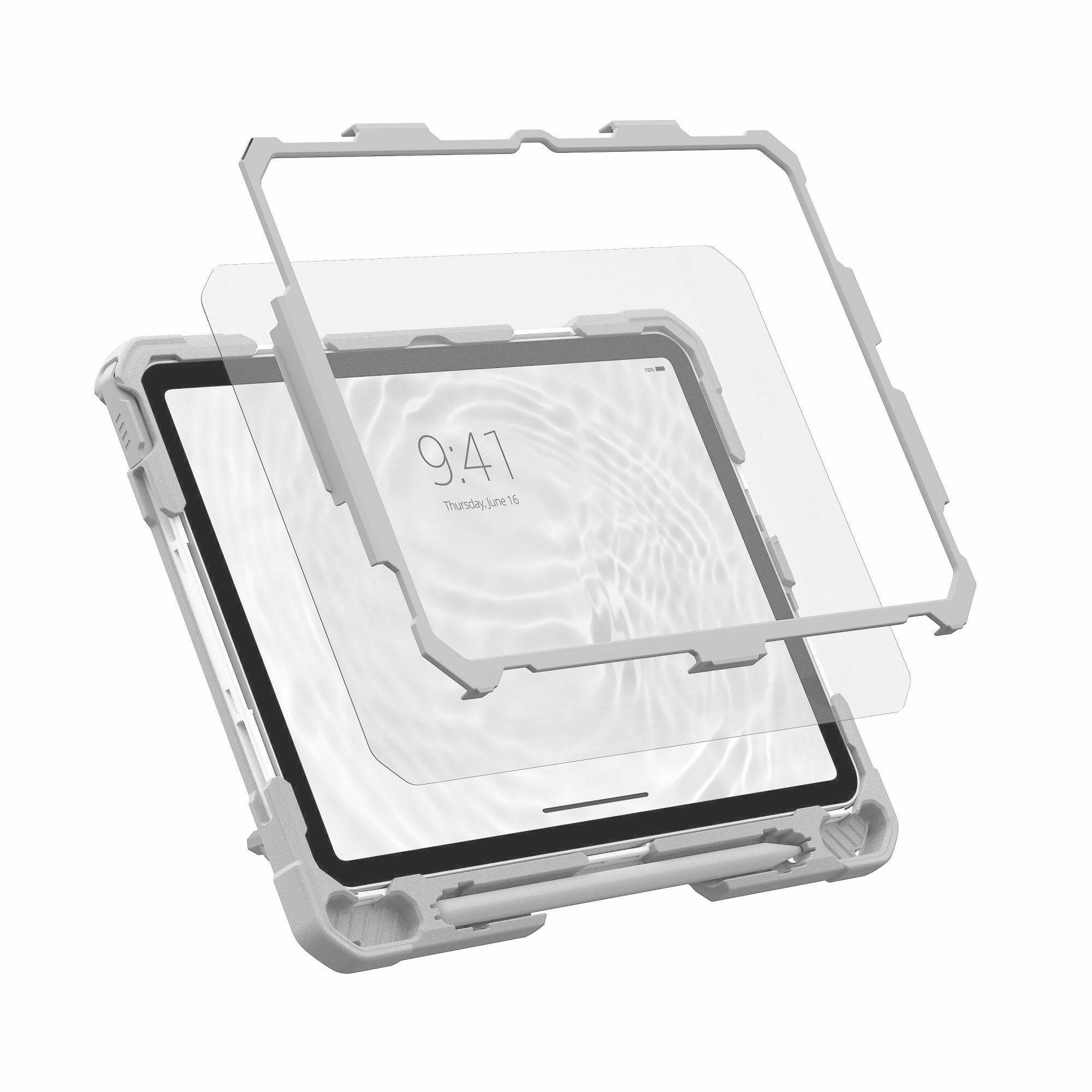 Ein robustes Tablet mit transparentem Displayschutz und sichtbar angezeigter Uhrzeit '9:41'. Schutzfolie wird über dem Bildschirm positioniert.