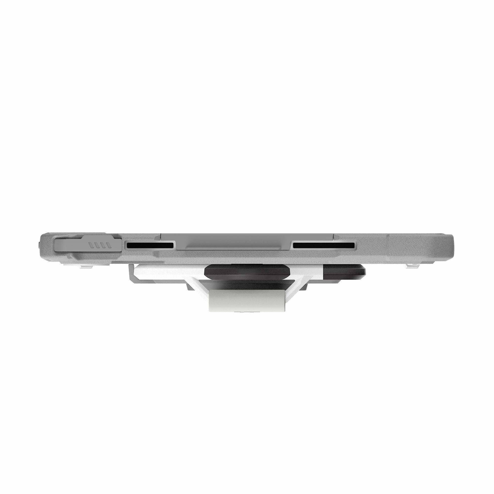 Ein silberner Laptop von der Seite gesehen, zeigt seine schlanke Bauweise und den USB-Anschluss.