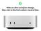 Mac mini mit ultra-kompaktem Design und erster kohlenstoffneutraler Mac. Vorderansicht mit Anschlüssen.