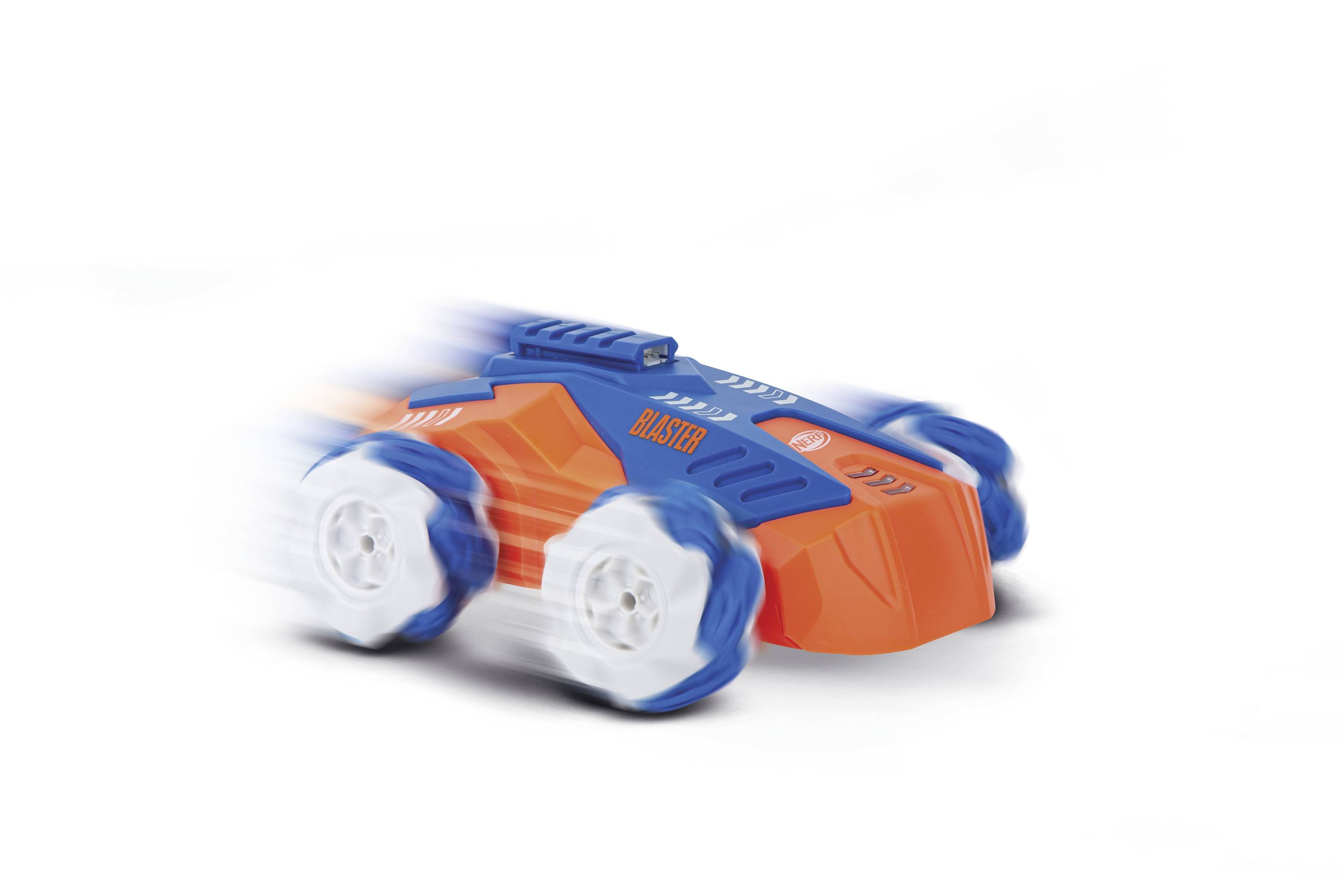 Ein spielzeugauto in Blau und Orange fährt schnell nach rechts. Die Bewegung wird durch unscharfe Räder dargestellt.