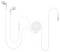 Weiße In-Ear-Kopfhörer mit verwicklungsfreiem Kabel und Inline-Fernbedienung zur Audiosteuerung, die in einem 3,5-mm-Audioanschluss enden.