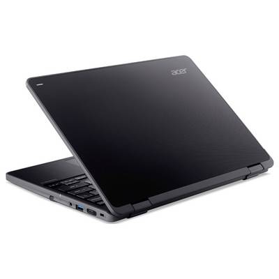 Ein geschlossener schwarzer Acer-Laptop, der so angewinkelt ist, dass die Rückseite und ein Teil der Seite zu sehen sind, wobei offene Anschlüsse und Markierung sichtbar sind.