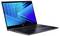 Ein schlanker, dunkelgrauer Laptop mit einer beleuchteten Tastatur und einem lebhaften blauen geometrischen Design auf dem Bildschirm, von einem leichten Winkel aus betrachtet.
