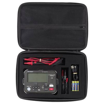 Ein Koffer, der ein digitales Voltmeter mit Display und Tasten, rote und schwarze Messleitungen, USB-Kabel und Batterien enthält.