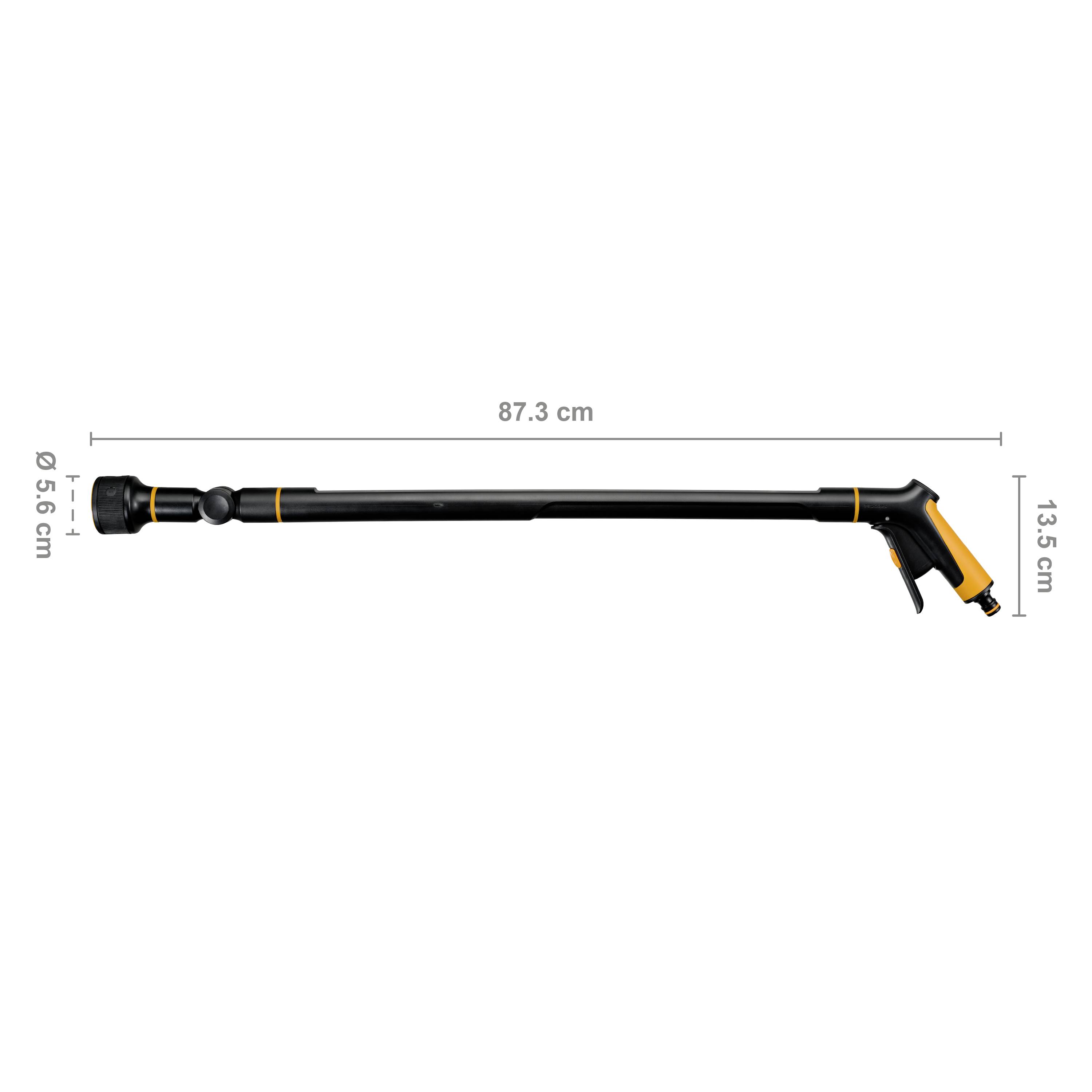 'Schwarze und orangefarbene Wasserspritzdüse, 87,3 cm lang, mit einem Durchmesser von 5,6 cm. Gesamtlänge mit Griff 13,5 cm.'