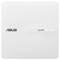 Ein weißer ASUS ExpertWiFi-Router mit schlichtem Design. Markenname und Modell 'ExpertWiFi' sind auf der Vorderseite sichtbar.