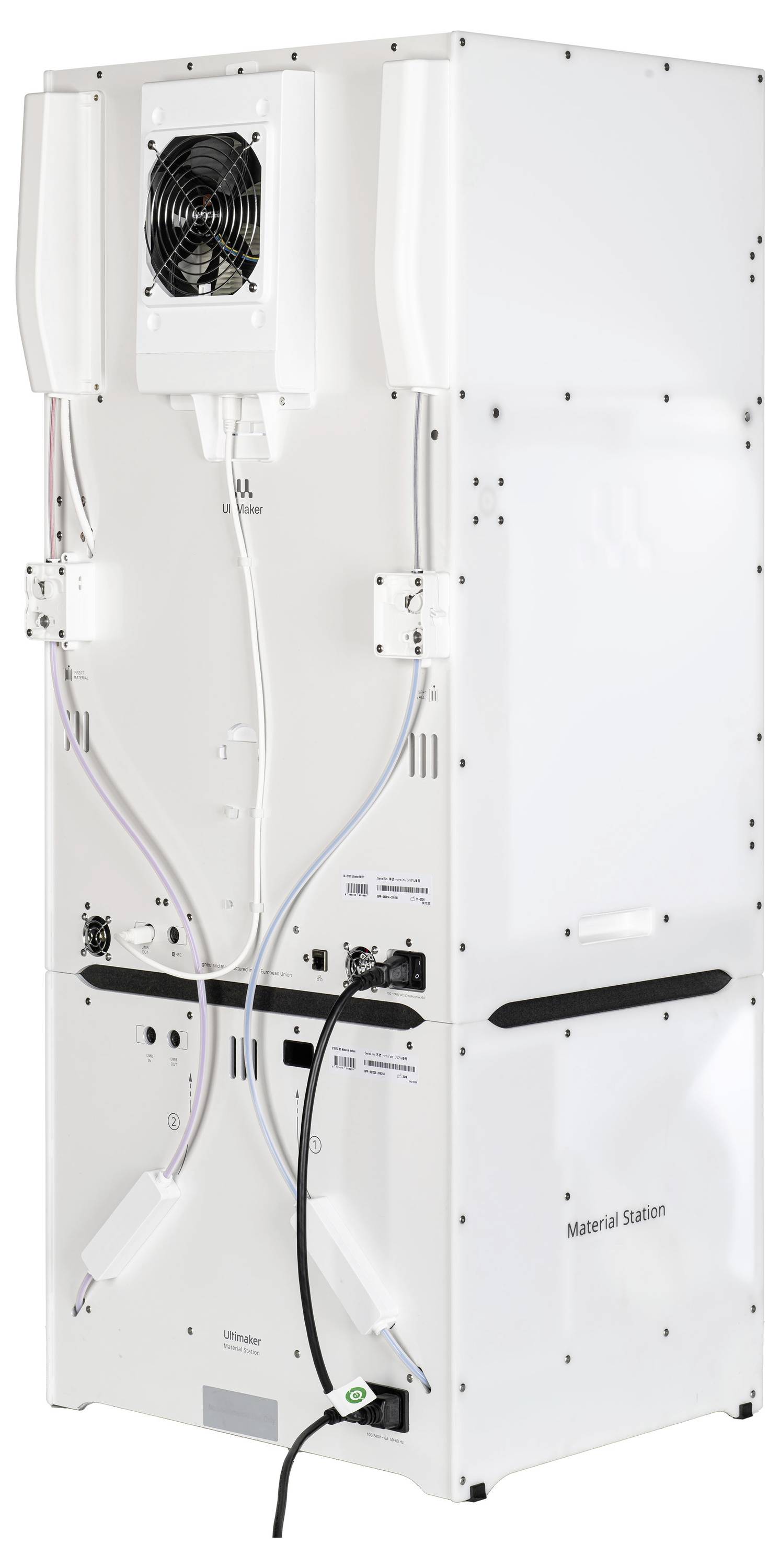 Ein weißer Material Station-Schrank mit Lüftern oben, Kabeln und Anschlüssen sichtbar. Hauptsächlich zur Lagernutzung von Materialien.