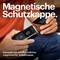 Eine Person hält einen Elektrorasierer mit der Textaufschrift 'Magnetische Schutzkappe', welche auf seine kompakte und reisefreundliche Schutzkappe hinweist.