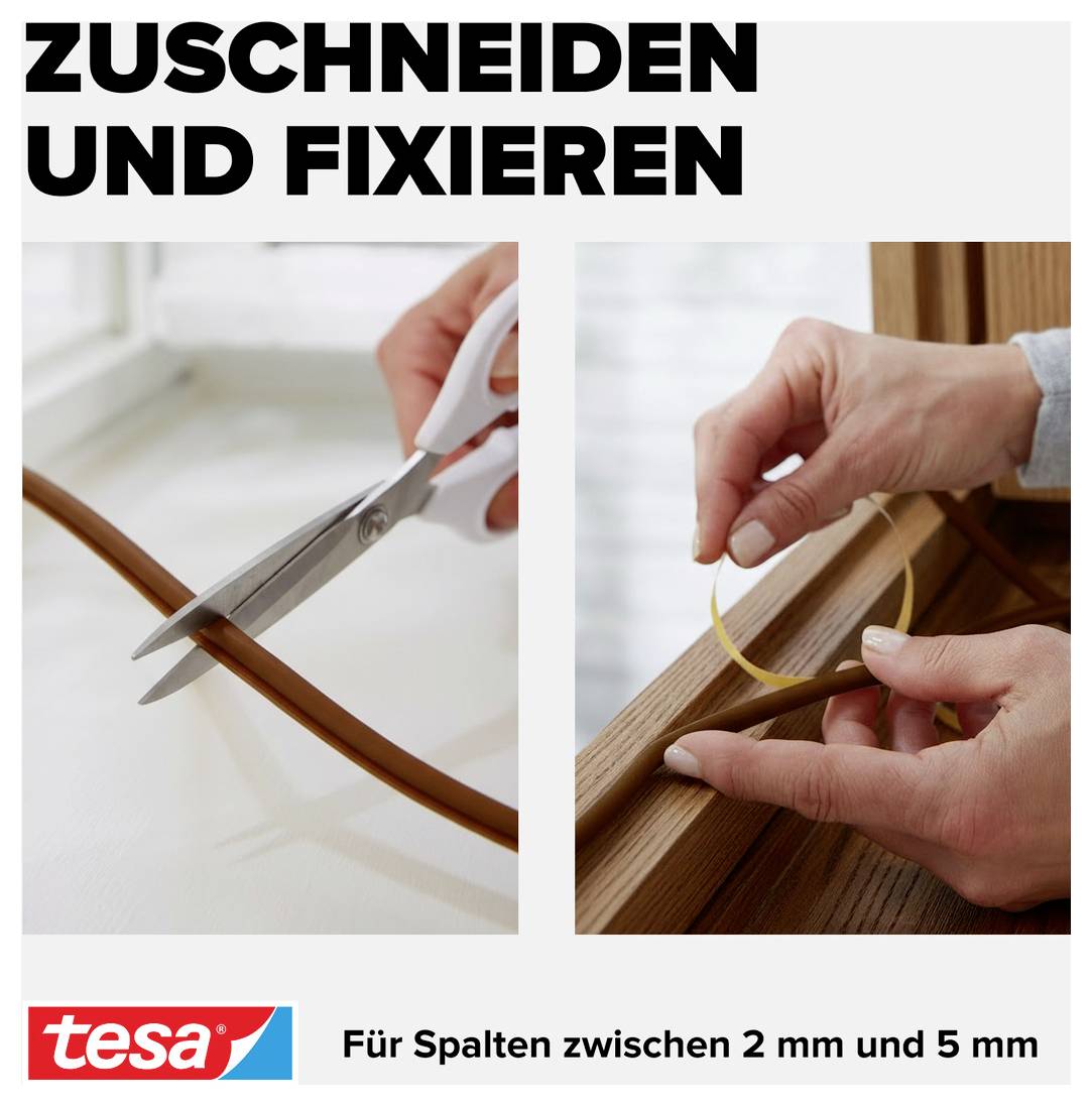'Schneiden und Befestigen' zeigt Hände beim Maßschneiden eines braunen Dichtungsstreifens und dessen Anbringung an einem Fensterrahmen.