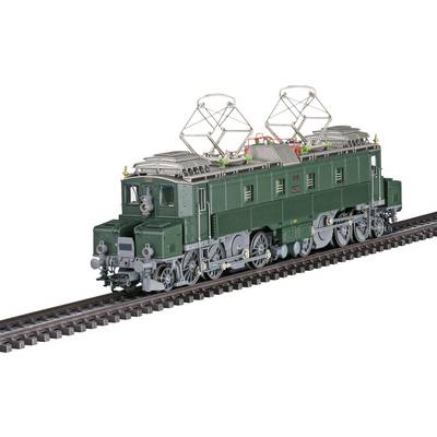 Grünes Modell einer elektrischen Lokomotive mit detaillierter Nachbildung und Metallrädern auf einem Schienenstück.