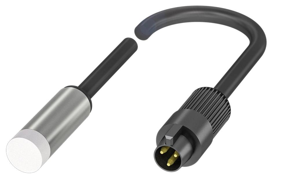 Magnetischer Stecker und Buchse in Nahaufnahme. Der Stecker hat einen metallischen Zylinder, die Buchse hat drei Kontaktpins.