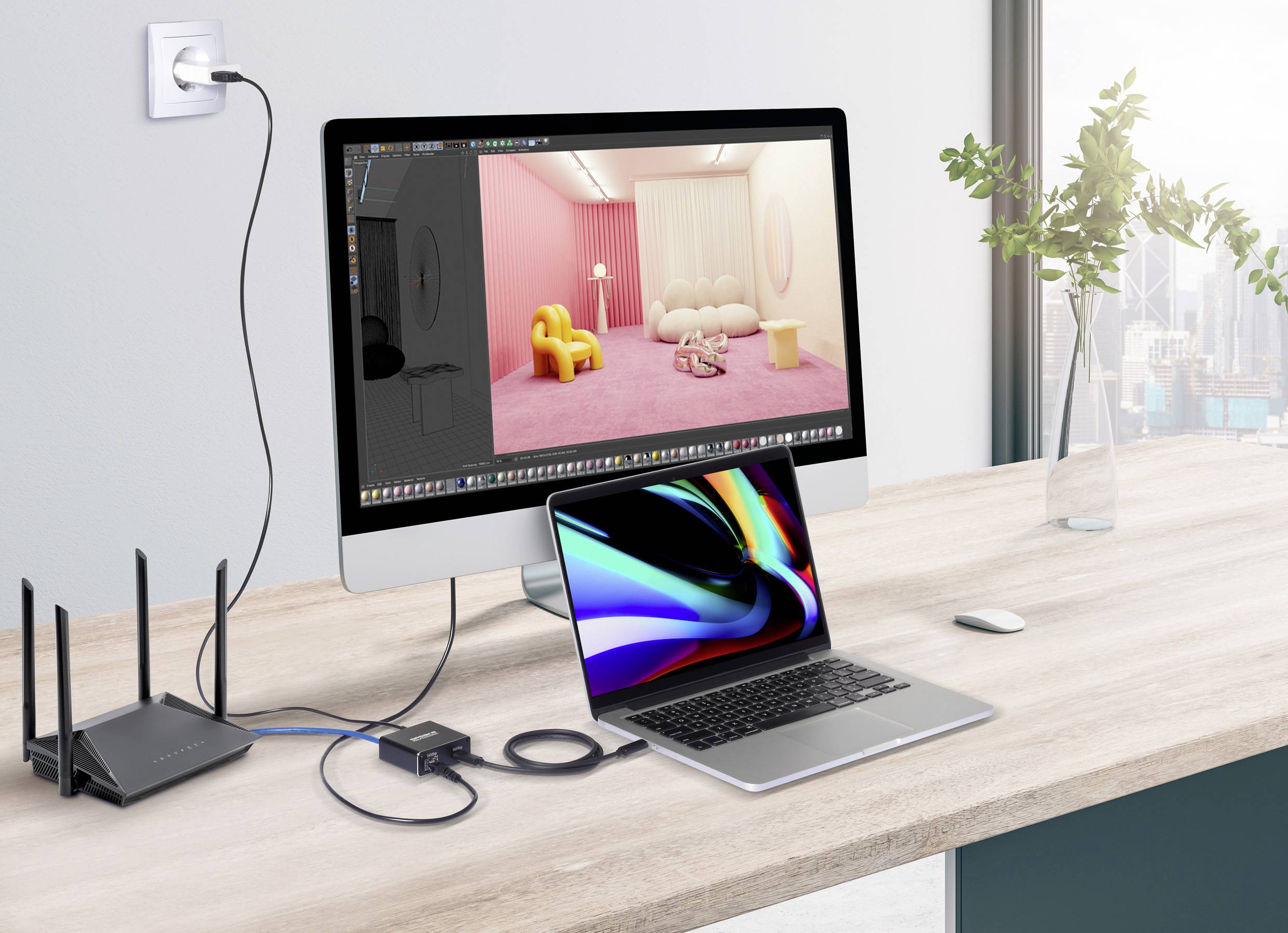 Ein Laptop und Monitor zeigen ein 3D-Innendesign mit einem pinken Raum und einem gelben Stuhl. Sie sind mit einem schwarzen Router auf einem Holzschreibtisch verbunden.