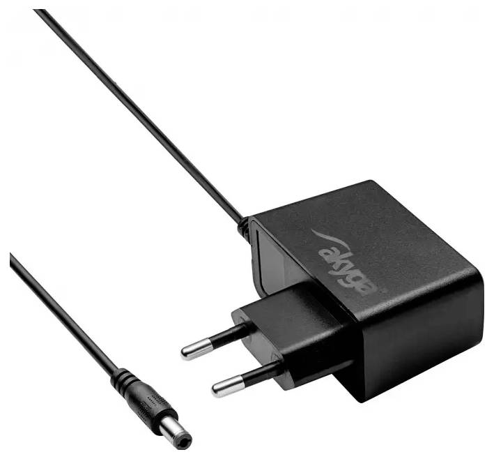 Schwarzes Netzteil mit Eurostecker und Gleichstromkabel. Geeignet für elektronische Geräte mit entsprechender Anschlussbuchse.