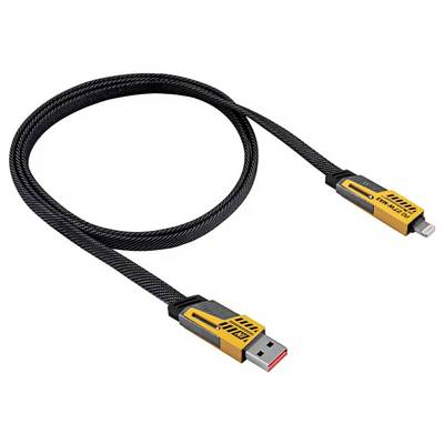Ein schwarzes USB-Kabel mit gelben Steckern, einer USB-A- und einer Lightning-Schnittstelle, geeignet zum Laden und Datenaustausch.