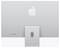 Das Bild zeigt die Rückansicht eines Apple iMac, der seinen Standfuß und die seitlichen Anschlüsse vor einem einfarbigen Hintergrund präsentiert.