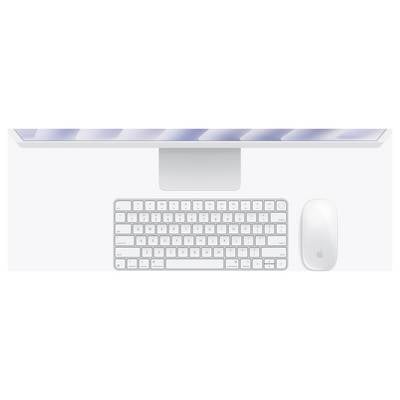 Ein schlanker Computermonitor von oben betrachtet, mit einer weißen Apple Magic Keyboard und einer weißen Magic Mouse, beide auf einer weißen Oberfläche platziert.