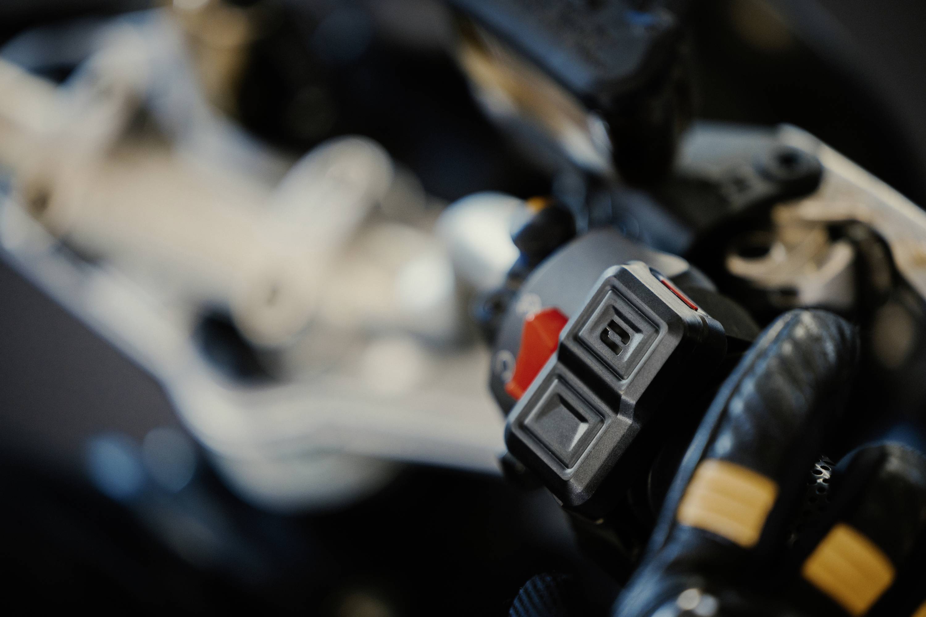 Crosscall X-Command Bluetooth- und Kabelfernbedienung Smartphone Fernbedienung Schwarz-9