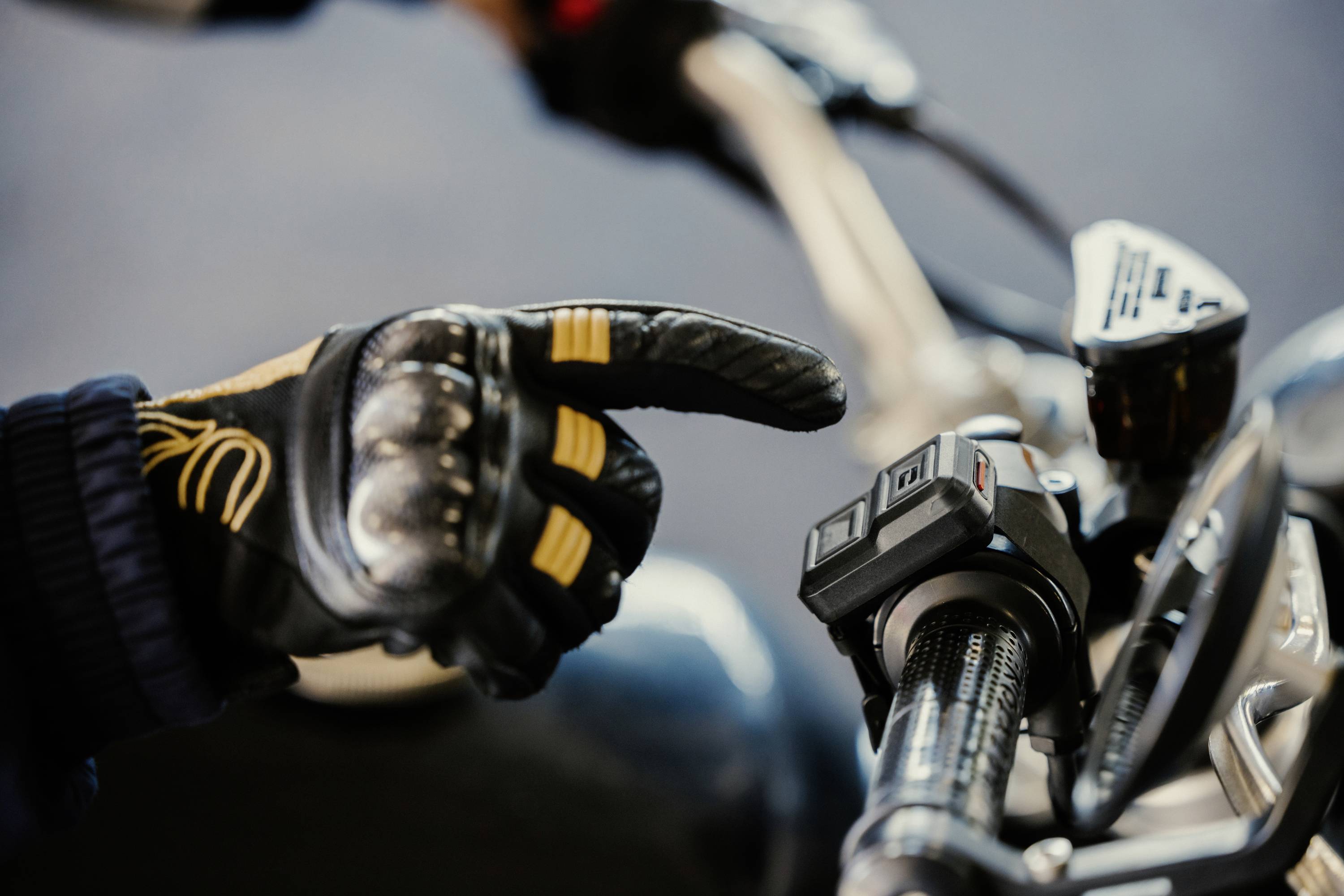 Crosscall X-Command Bluetooth- und Kabelfernbedienung Smartphone Fernbedienung Schwarz-12