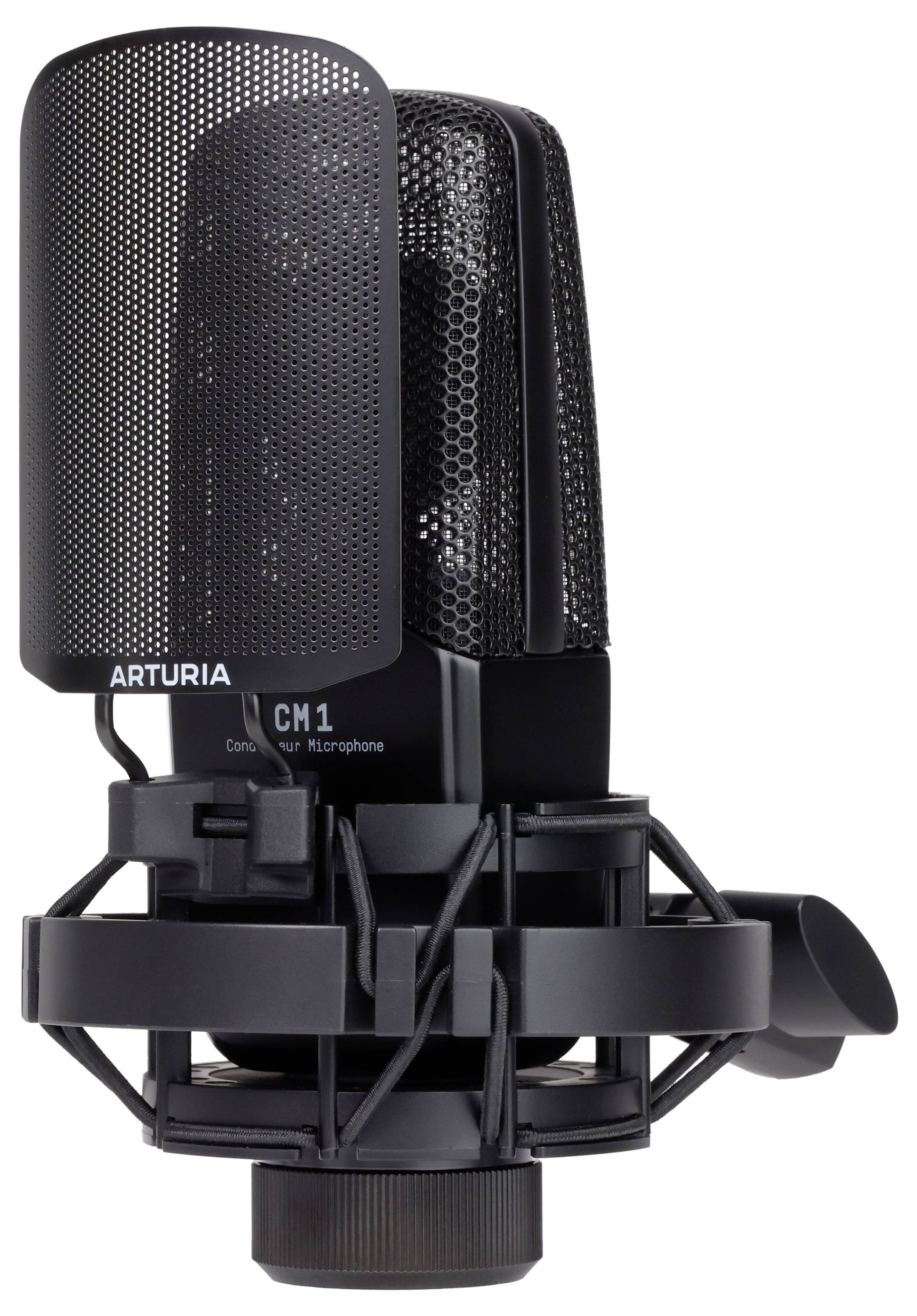 Ein schwarzes Studiomikrofon mit Popfilter und Stoßdämpferhalterung, geeignet für professionelle Audioaufnahmen.