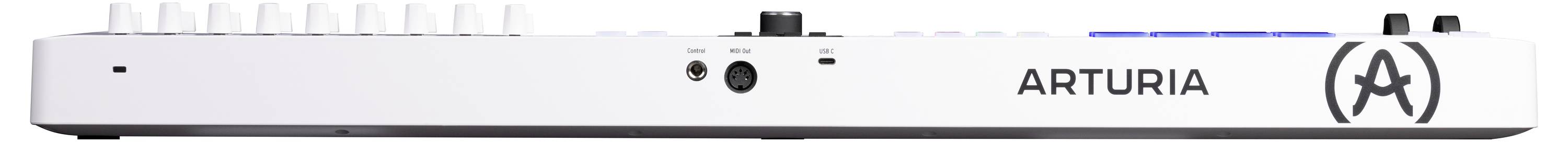 Musik-MIDI-Controller von Arturia mit mehreren Reglern und Anschlüssen auf der Rückseite.