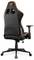 Ein schwarzer und orangefarbener ergonomischer Gaming-Stuhl mit verstellbarer Rückenlehne, Armlehnen und Rollen, der für Komfort und Mobilität konzipiert ist.