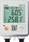 Ein digitales Thermometer zeigt 60,5°C und 25,8°C an. Symbole für Batterie, WLAN und Wolken oben auf dem Display.
