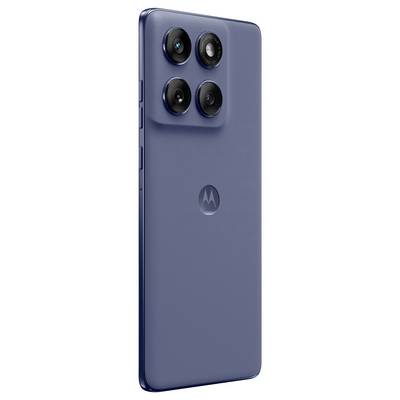 Ein blaues Smartphone mit einer Quad-Kamera-Einrichtung auf der Rückseite, das ein Motorola-Logo unter den Kameras aufweist.