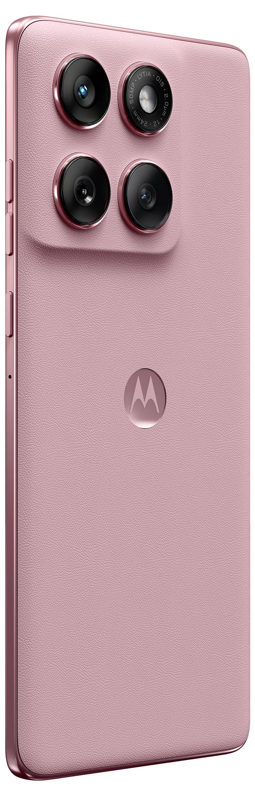 Grünes Smartphone mit strukturierter Oberfläche, ausgestattet mit drei rückwärtigen Kameras und einem Motorola-Logo in der Mitte.