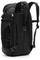 Ein schwarzer Rucksack mit gepolsterten Schultergurten, einem Griff an der Oberseite und mehreren Reißverschlussfächern, konzipiert für Vielseitigkeit und Stauraum.