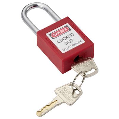 Ein roter Sicherheitsvorhängeschloss mit der Aufschrift "Gefahr Gesperrt Do Not Remove" ist an einem Schlüssel befestigt.