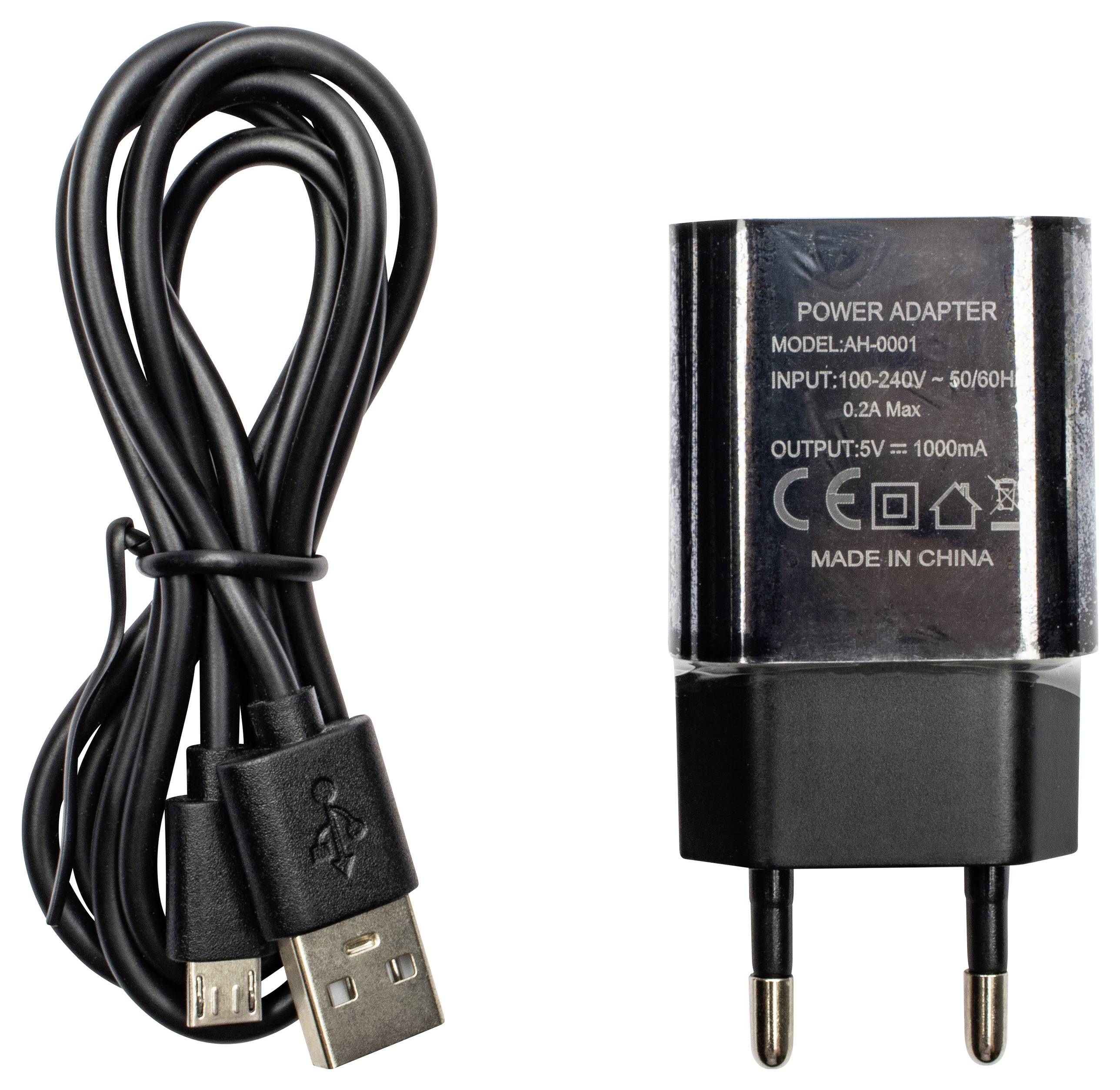 Ein schwarzes USB-Wandladegerät und Kabel, mit Spezifikationsetikett: Eingangsspannung 100-240V, Ausgangsspannung 5V/1000mA, 'MADE IN CHINA'.