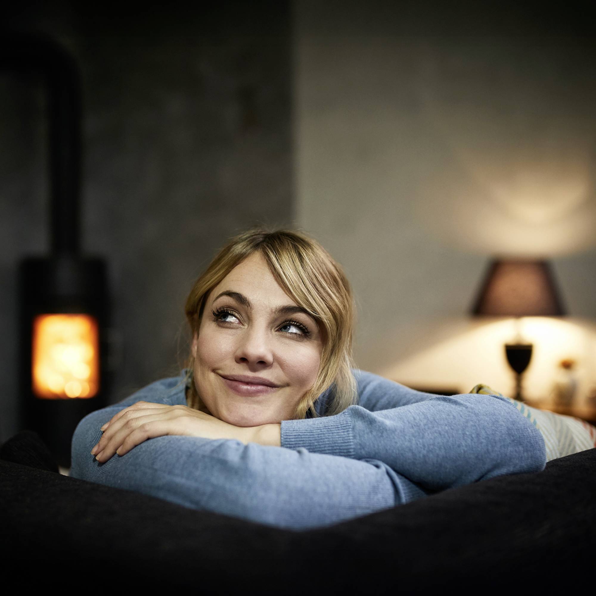 Philips 8721103047441 LED EEK E (A - G) E27 7 W = 60 W Warmweiß 3 St.-4