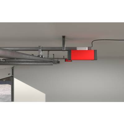 Roter Garagentoröffner an der Decke montiert, befestigt an einer horizontalen Schiene über einer Garagentorffnung.