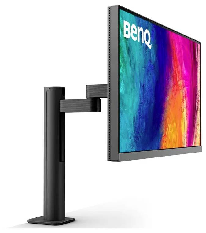Ein Computermonitor mit einem lebendigen, farbenfrohen Bildschirm ist auf einem flexiblen, verstellbaren schwarzen Ständer montiert. Die Marke 'BenQ' ist oben links sichtbar.