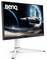 Ein BenQ-Gaming-Monitor zeigt ein futuristisches Raumschiff, das in der Nähe eines Planeten vor einem blitzerfüllten Weltraum-Hintergrund fliegt und dabei die lebendigen Bildschirmvisuals hervorhebt.