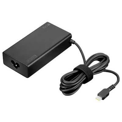 Ein schwarzer 100-W-Netzteil mit gewickeltem Kabel und USB-C-Anschluss, geeignet zum Aufladen elektronischer Geräte wie Laptops.