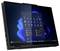 Ein Laptop mit elegantem Design zeigt den Windows 11 Startbildschirm mit verschiedenen App-Symbolen und einem Startmenü vor einem blauen Hintergrund.