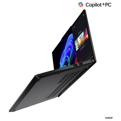 Ein schlanker schwarzer Laptop mit einem hellen Bildschirm, der farbenfrohe Grafiken zeigt. Er ist mit dem Titel 'Copilot + PC' versehen und trägt das AMD-Logo.