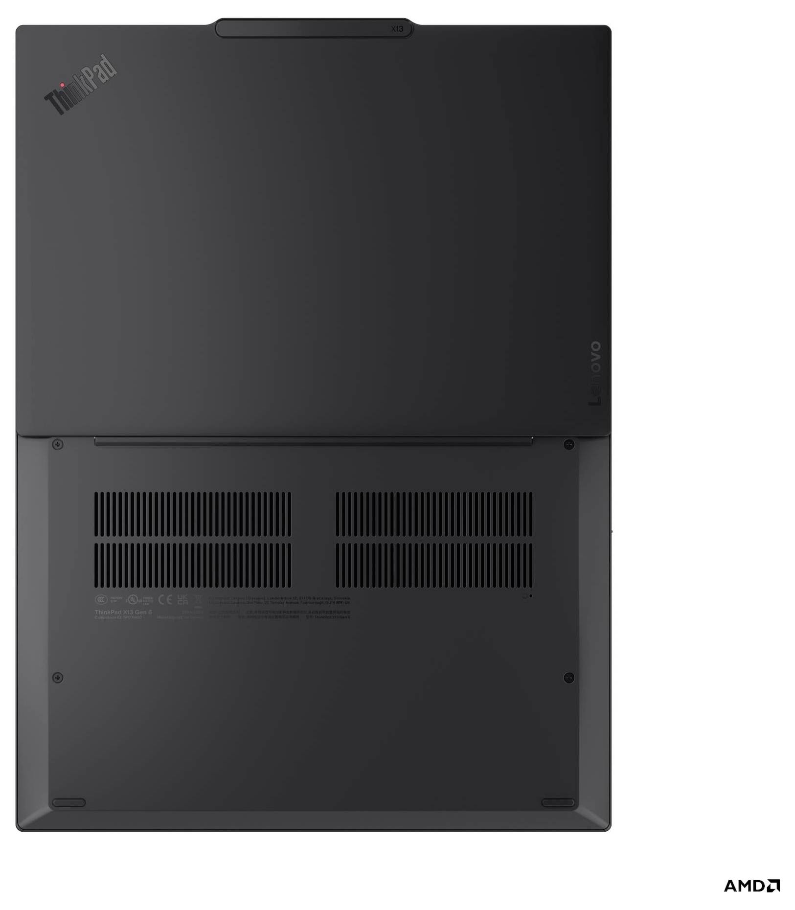 Das Bild zeigt die Unterseite eines geschlossenen ThinkPad-Laptops, wobei Lüftungsschlitze und Markierungslogos hervorgehoben werden.