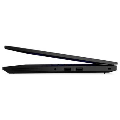 Ein schwarzer Laptop, halb geschlossen, von der Seite betrachtet, mit zwei USB-Anschlüssen und einem Kopfhörereingang.