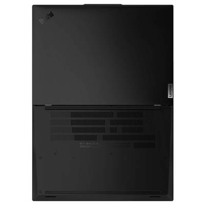 Das Bild zeigt die Unterseite eines schwarzen Lenovo ThinkPad Laptops und hebt dabei die Kühlungsschlitze und Markierung hervor.
