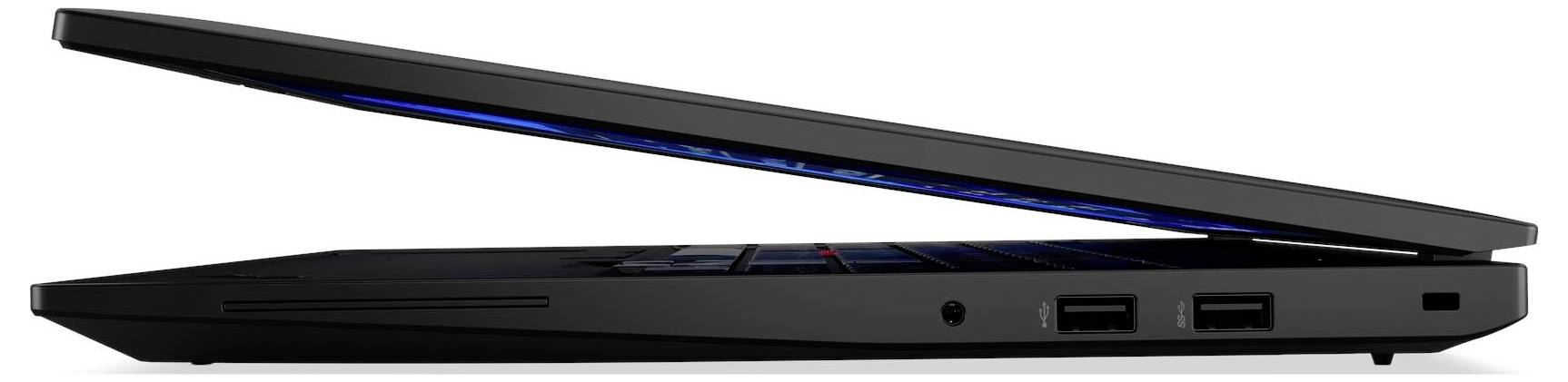 Ein schwarzer Laptop, halb geöffnet von der Seitenansicht, der seine Anschlüsse und ein schlankes Design zeigt.