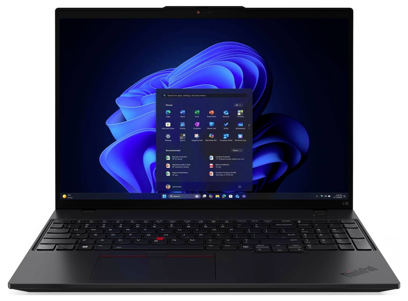 Ein schwarzer Laptop zeigt den Windows 11 Startbildschirm mit dem Startmenü und verschiedenen App-Symbolen vor einem blauen abstrakten Hintergrund.