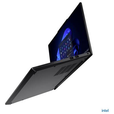 Ein schlankes, geöffnetes Laptop, das einen Menübildschirm vor einem dunklen Hintergrund zeigt, aus einem Seitenwinkel betrachtet.
