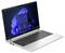 Ein Laptop mit silbernem Gehäuse zeigt den Windows 11 Startbildschirm und präsentiert das Startmenü mit Symbolen für verschiedene Anwendungen.