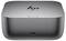Ein schlankes, graues elektronisches Gerät mit minimalistischem Design und einem Logo auf der Oberseite. Die Vorderseite weist einen kleinen Knopf und einen Anschluss auf.