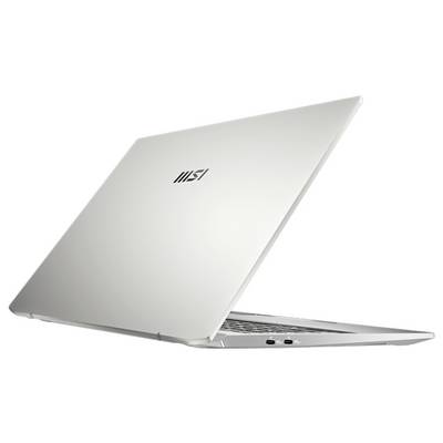 Ein schlanker, silberner Laptop mit einem halb geöffneten Bildschirm, der seinen ergonomischen Winkel und sein modernes Design zeigt.