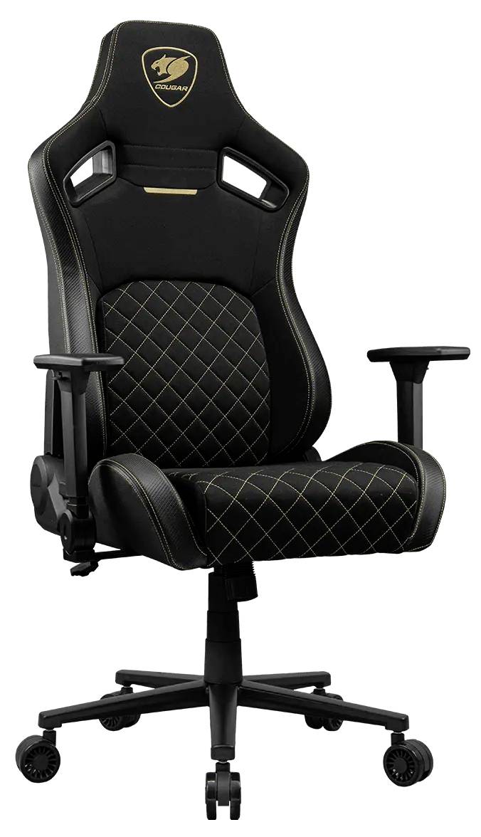 Ein schwarzer ergonomischer Gaming-Stuhl mit goldener Ziersteppung, verstellbaren Armlehnen und hoher Rückenlehne.