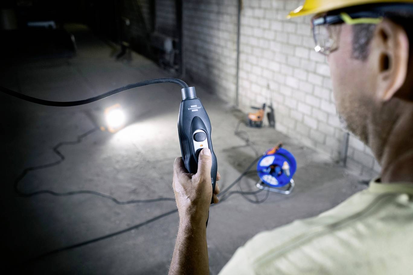 Brennenstuhl 1160210 Personenschutz-Zwischenschalter PRCD-S Schwarz IP44-5