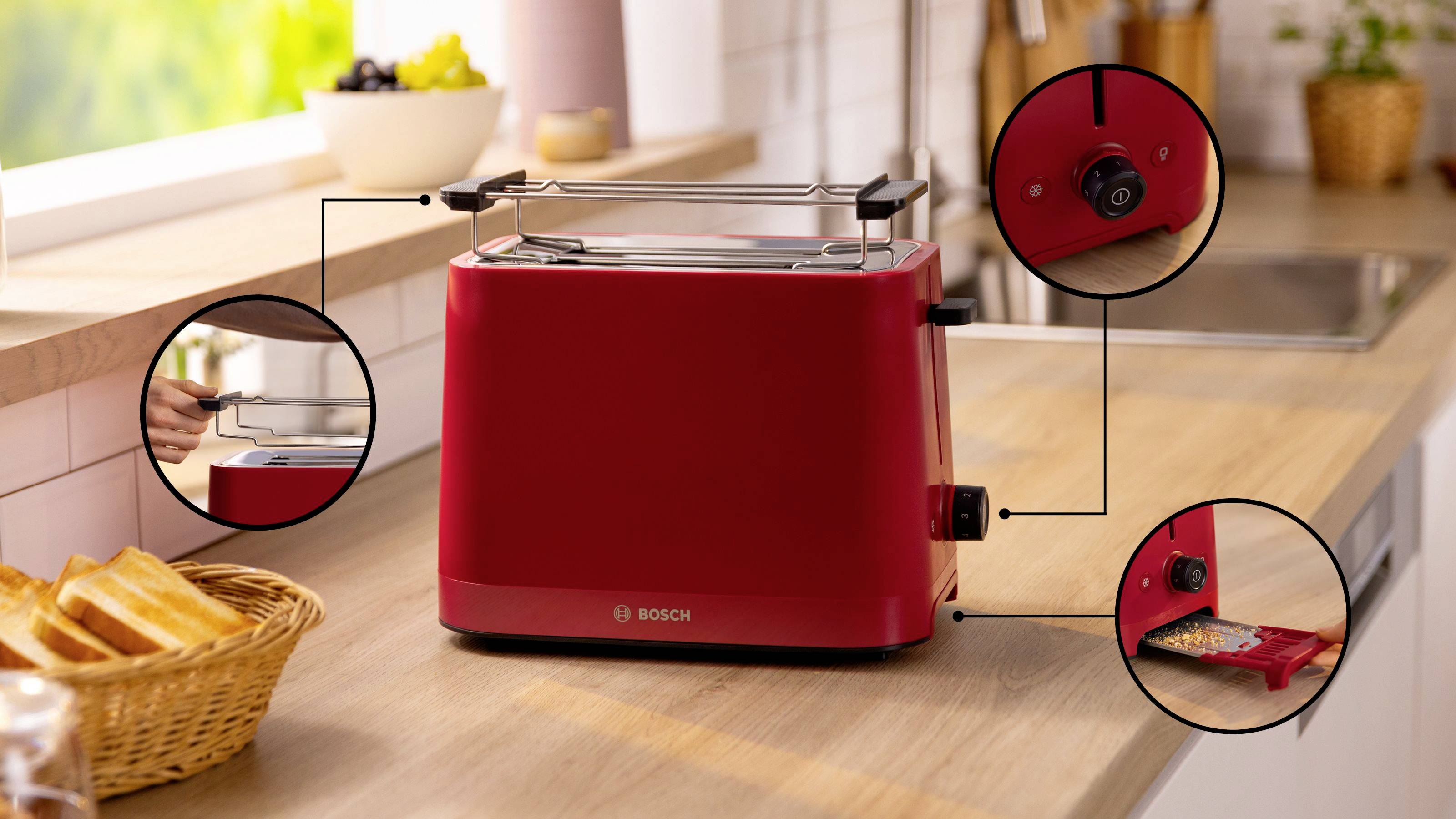 Roter Toaster auf einer Küchenarbeitsplatte, mit Toast in der Nähe. Einblendungen heben Temperaturregelung, Aufwärmfunktion und Krümelschublade hervor.